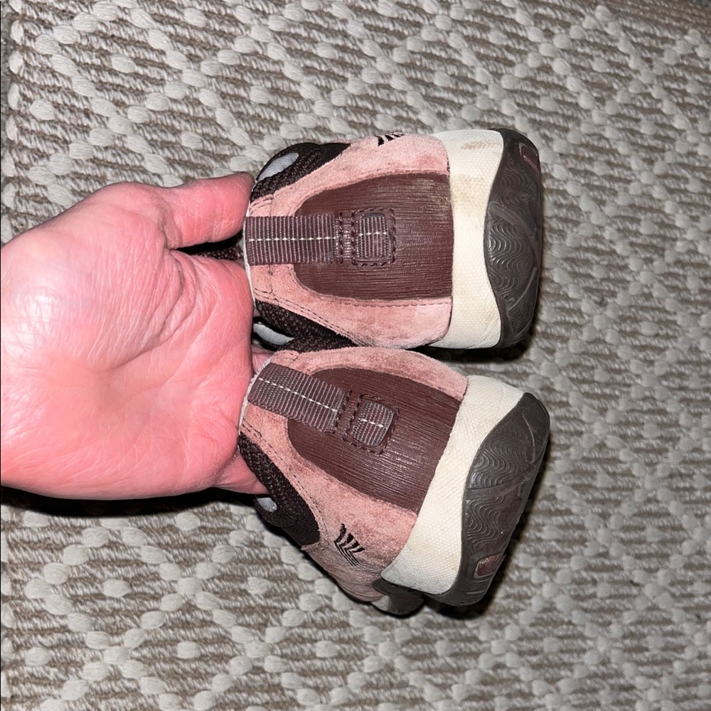 🌺Dansko Women's Pink and Brown Sneakers some wear on heels - still comfy fun - Picture 8 of 10